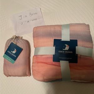 Coco Moon Hawaii Color Scapes Crib sheet NWT